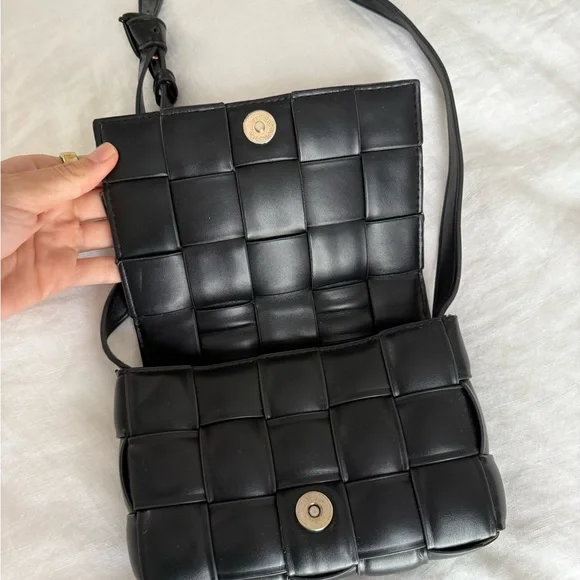 Billini Woven Crossbody Bag Black (Bottega Veneta look alike) - Picture 2 of 3